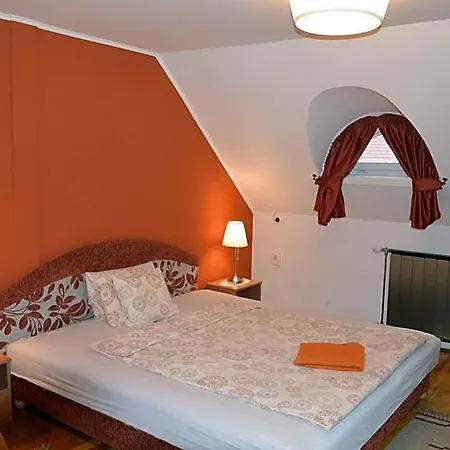 Bed and breakfast Duna Panzió 4*